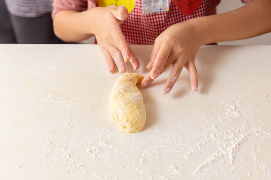 餡子を包みます